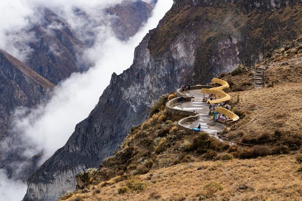 Comment organiser un camping pour une expédition de randonnée en région de vallées?